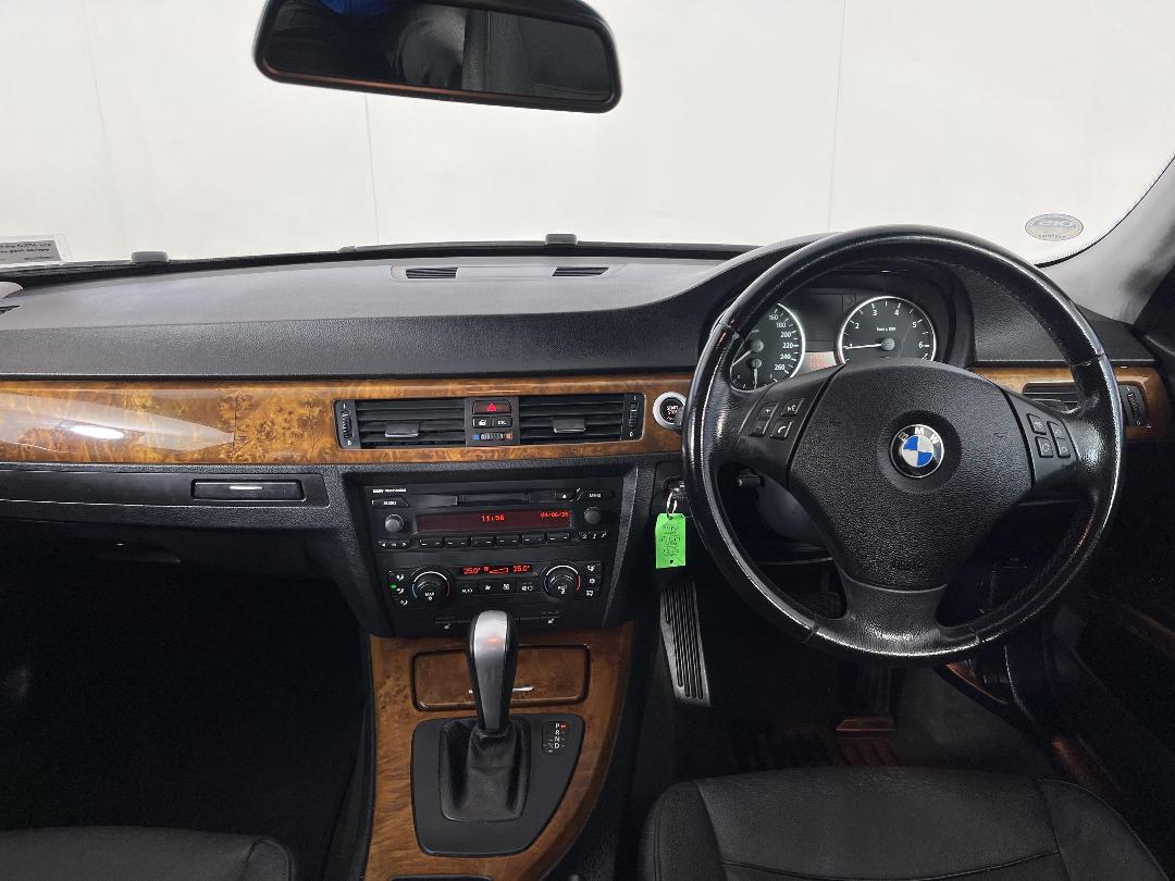 Photo '17' of BMW 323I