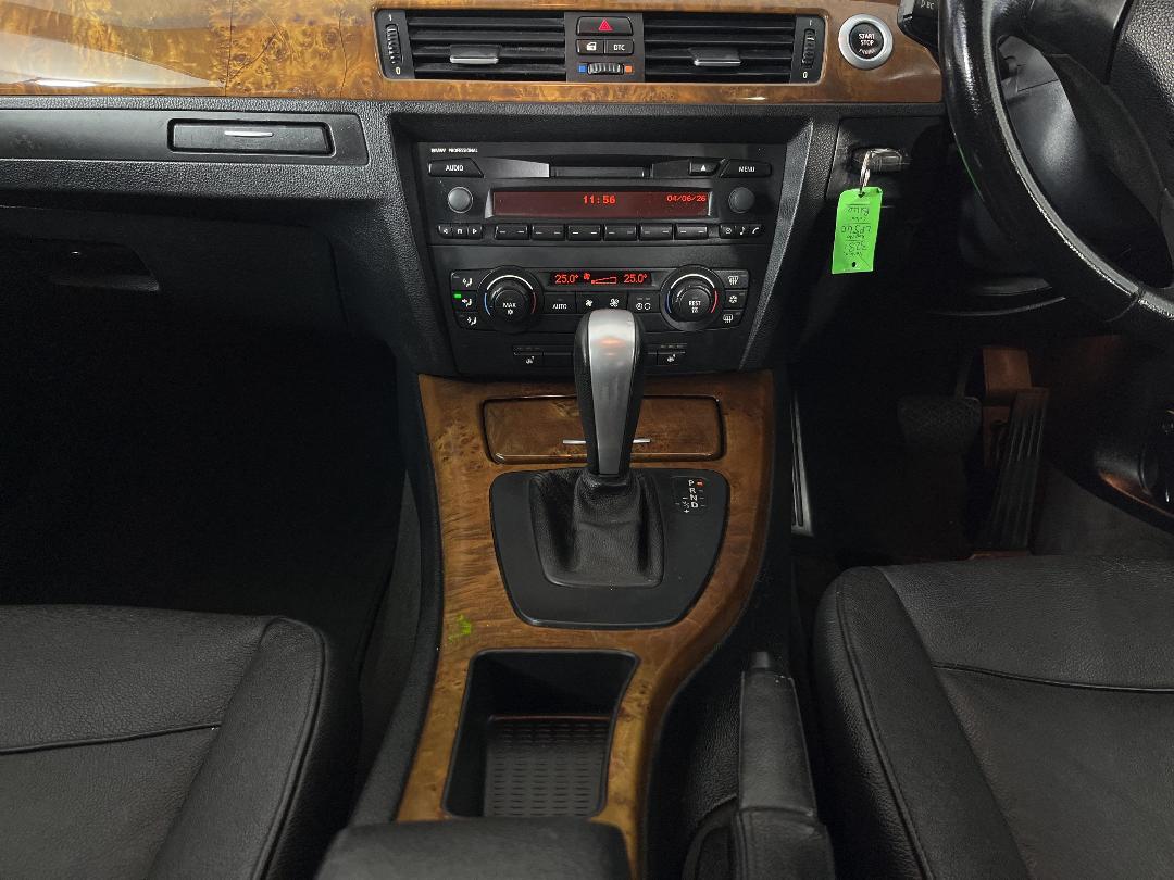 Photo '18' of BMW 323I