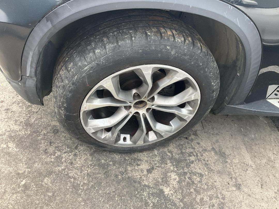 Photo '18' of BMW X5 I SAV E70