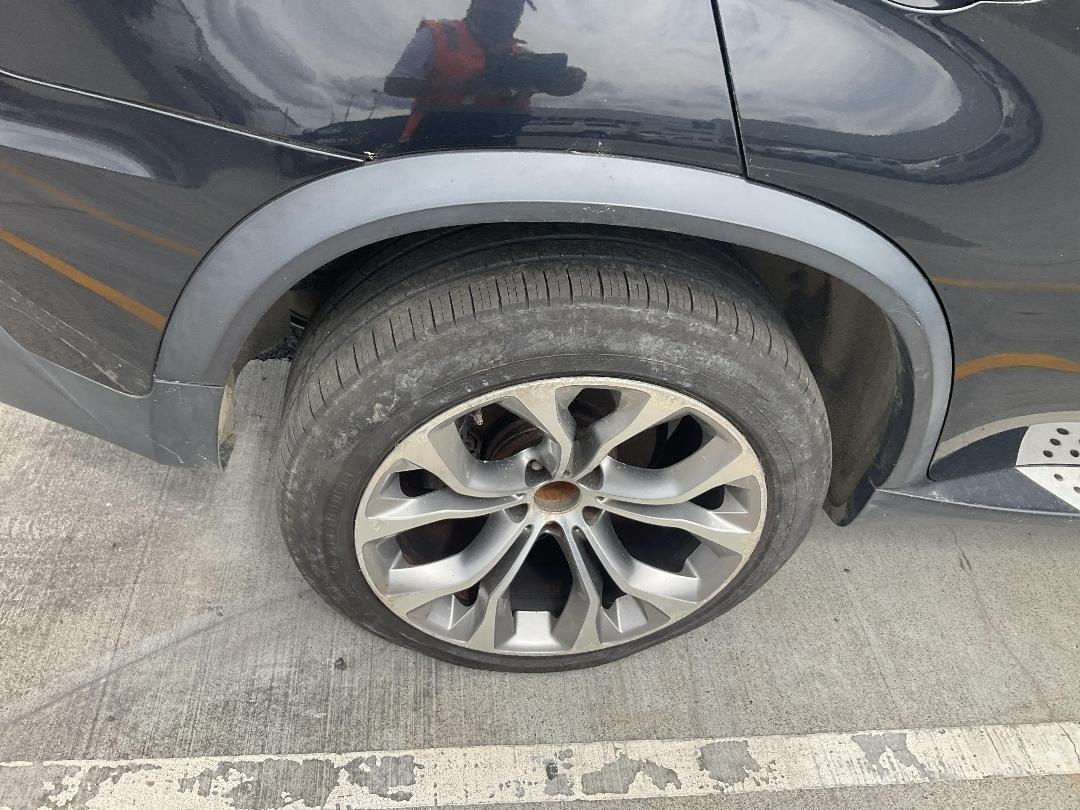 Photo '20' of BMW X5 I SAV E70