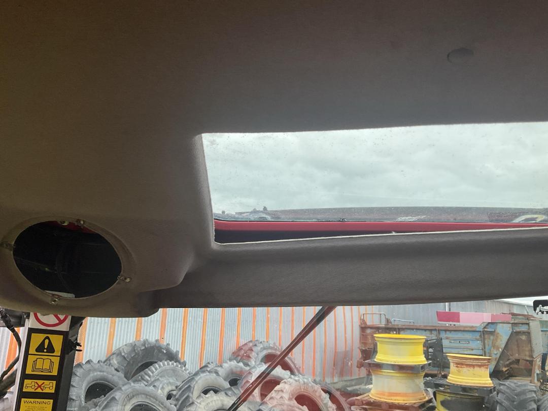 Photo '19' of Case IH MXU100 X-LINE Tractor Photo '19' of Case IH MXU100 X-LINE Tractor