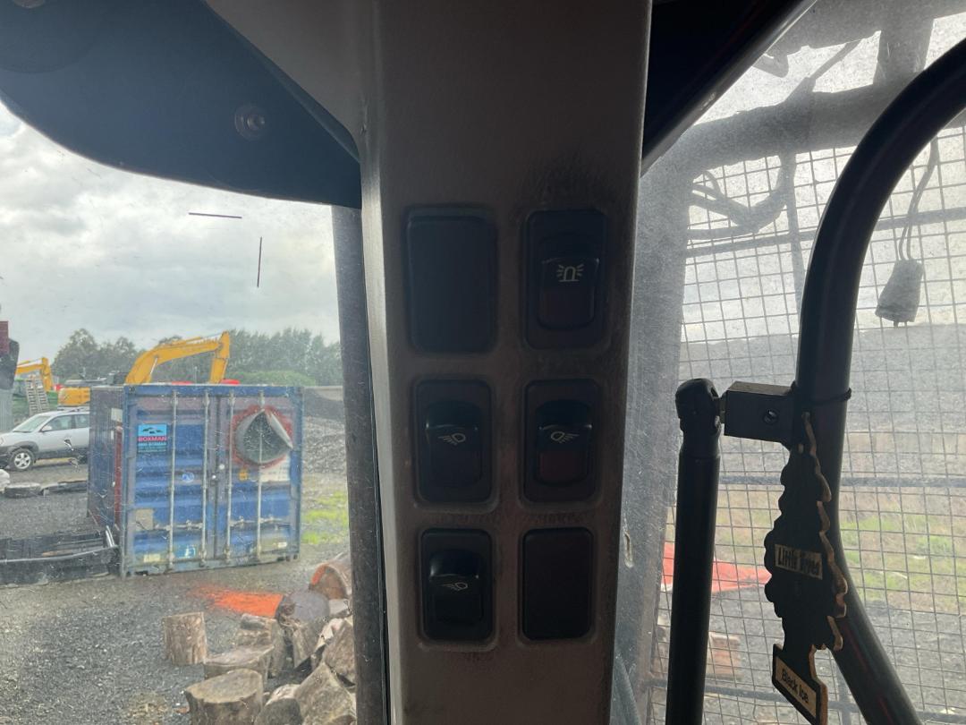 Photo '23' of Case IH MXU100 X-LINE Tractor Photo '23' of Case IH MXU100 X-LINE Tractor