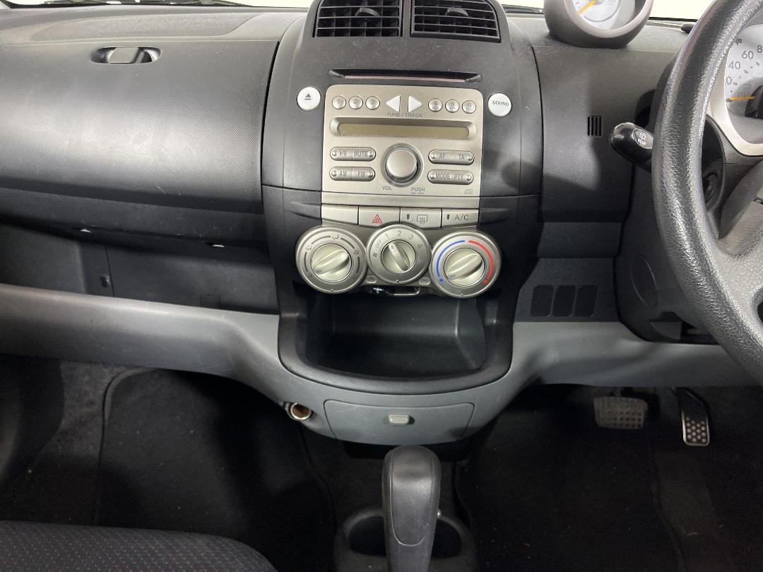 Photo '16' of Daihatsu Sirion GS