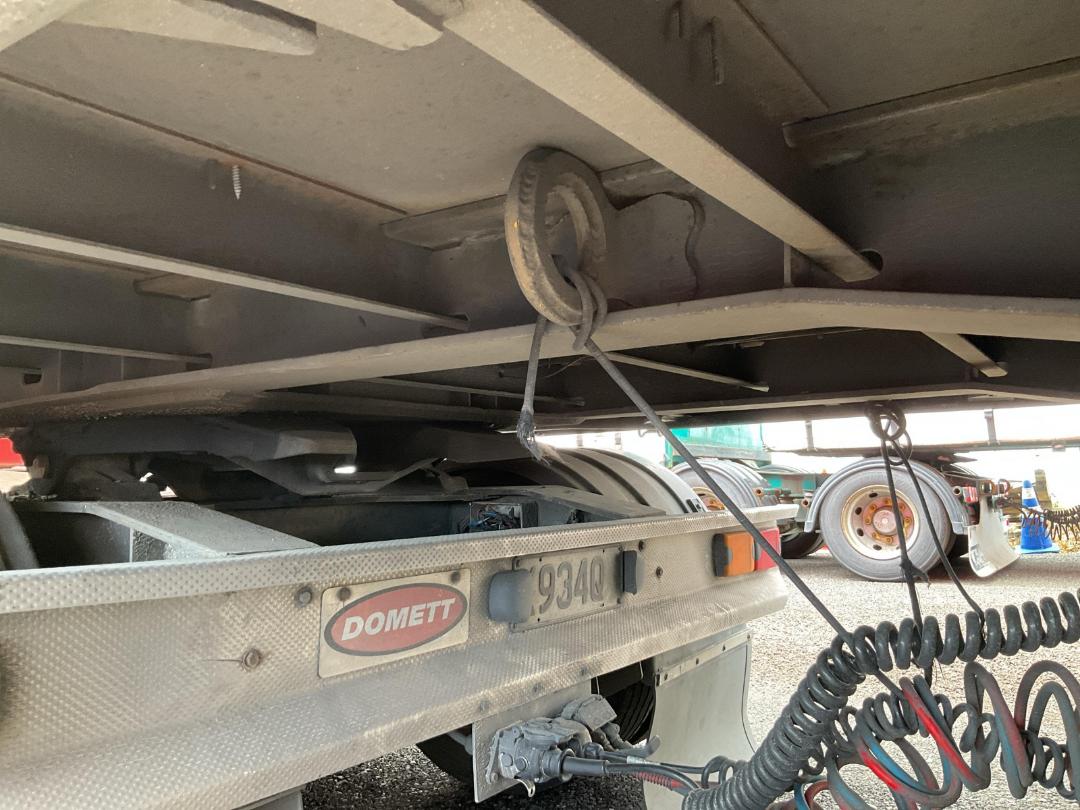 Photo '17' of DOMETT C2002 Curtainsider B-Train