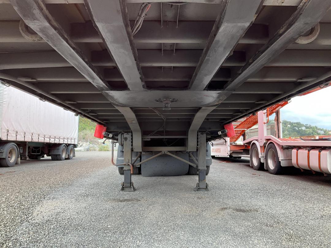 Photo '16' of DOMETT C2003 Curtainsider B-Train Photo '16' of DOMETT C2003 Curtainsider B-Train