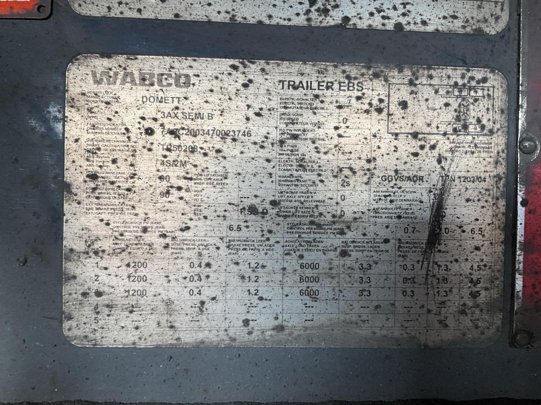 Photo '29' of DOMETT C2003 Curtainsider B-Train Photo '29' of DOMETT C2003 Curtainsider B-Train