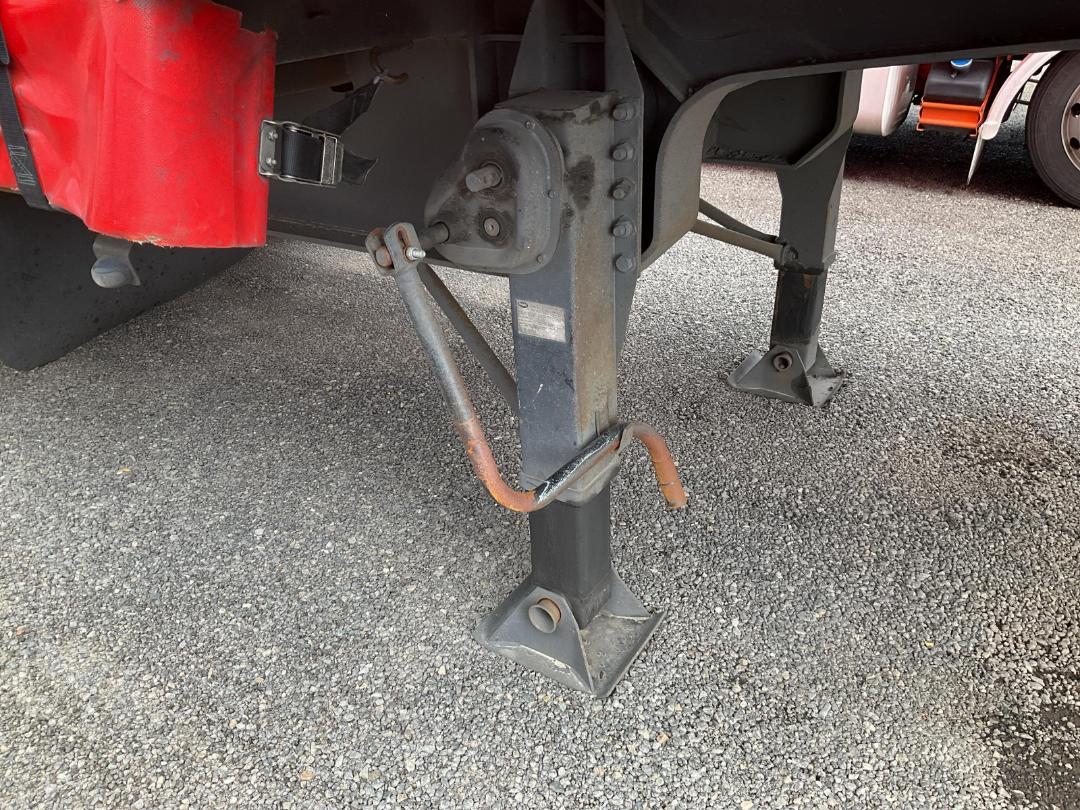 Photo '18' of DOMETT C2003 Curtainsider B-Train Photo '18' of DOMETT C2003 Curtainsider B-Train