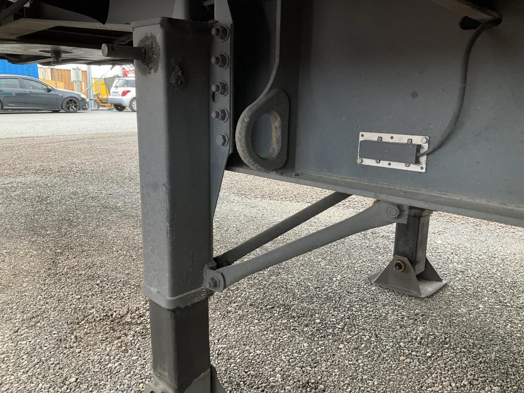 Photo '20' of DOMETT C2003 Curtainsider B-Train Photo '20' of DOMETT C2003 Curtainsider B-Train