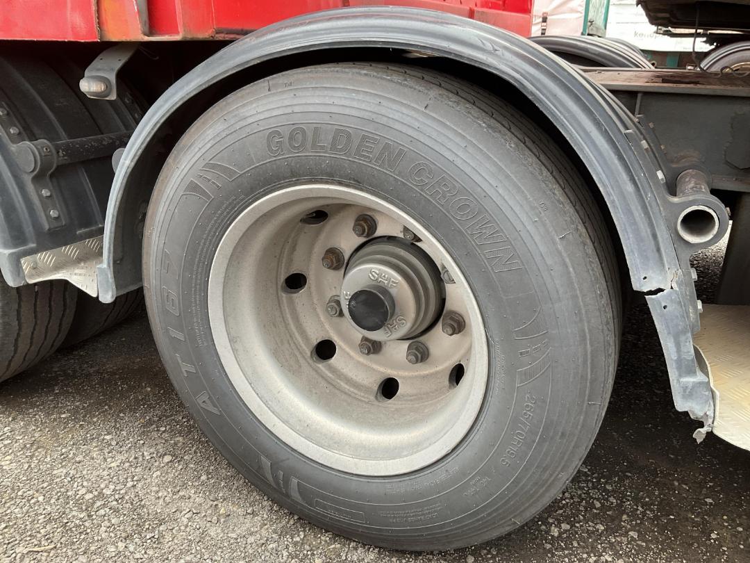 Photo '37' of DOMETT C2003 Curtainsider B-Train Photo '37' of DOMETT C2003 Curtainsider B-Train