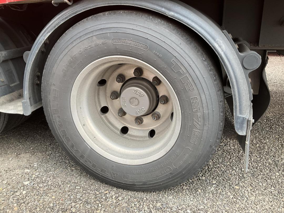 Photo '33' of DOMETT C2003 Curtainsider B-Train Photo '33' of DOMETT C2003 Curtainsider B-Train