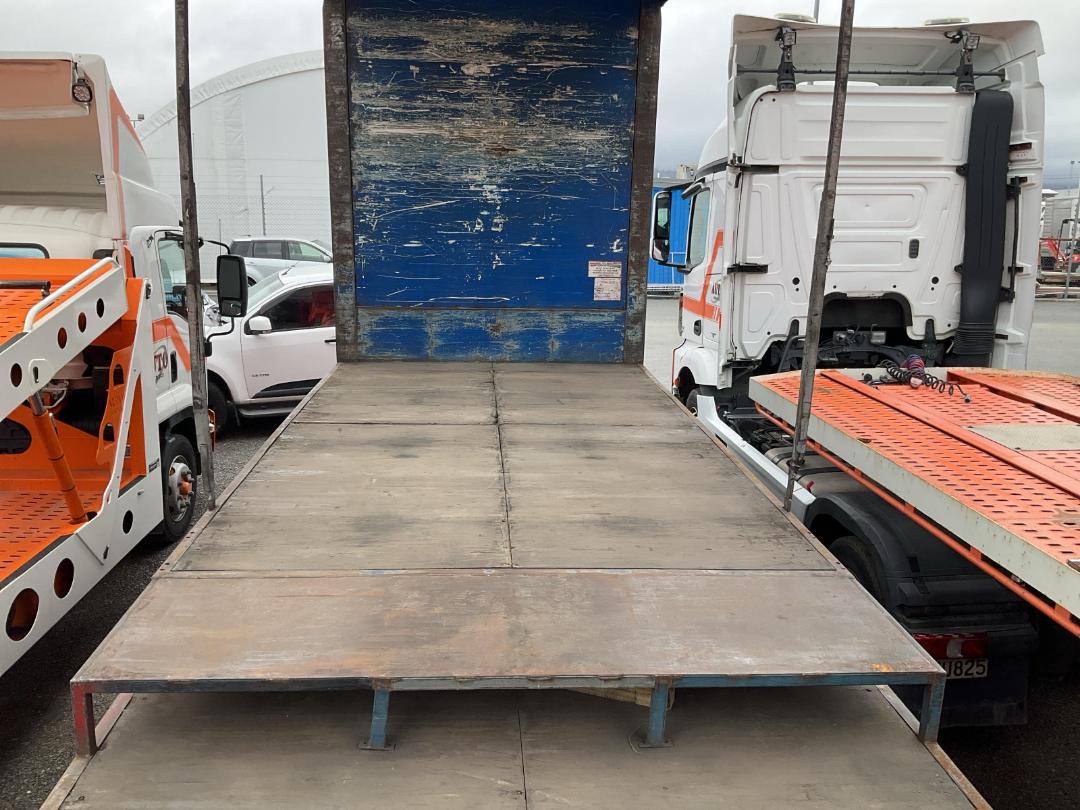 Photo '9' of DOMETT C2003 Curtainsider B-Train Photo '9' of DOMETT C2003 Curtainsider B-Train