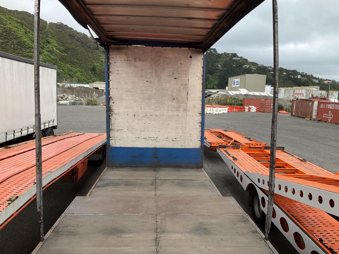 Photo '10' of DOMETT C2003 Curtainsider B-Train Photo '10' of DOMETT C2003 Curtainsider B-Train