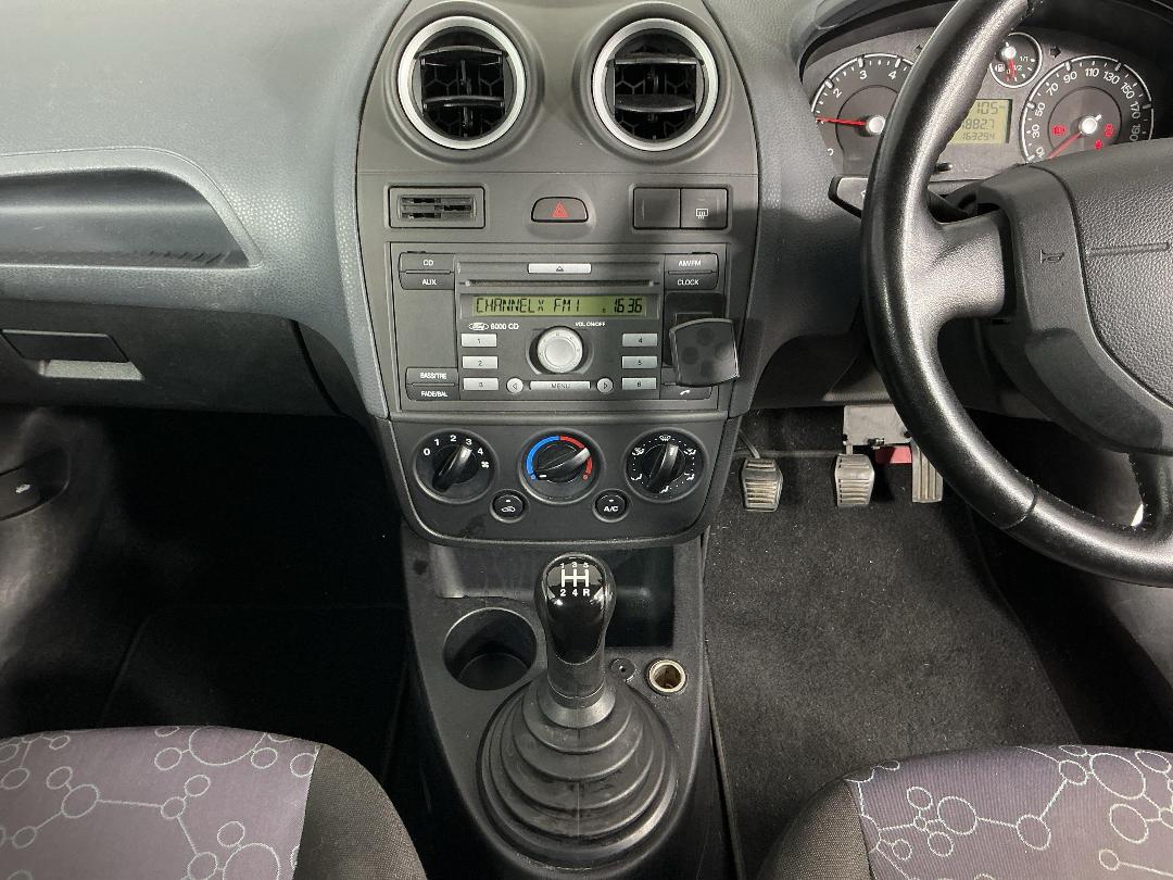 Photo '18' of Ford Fiesta Photo '18' of Ford Fiesta