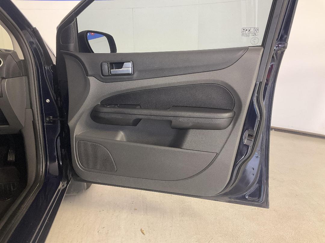 Photo '15' of Ford Focus Photo '15' of Ford Focus