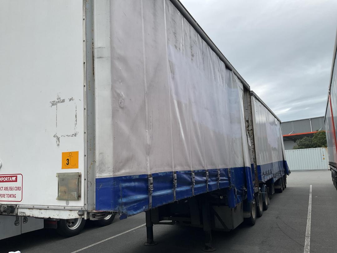 Photo '3' of Fruehauf FBC S3B-7.3 Curtainsider Semi Photo '3' of Fruehauf FBC S3B-7.3 Curtainsider Semi