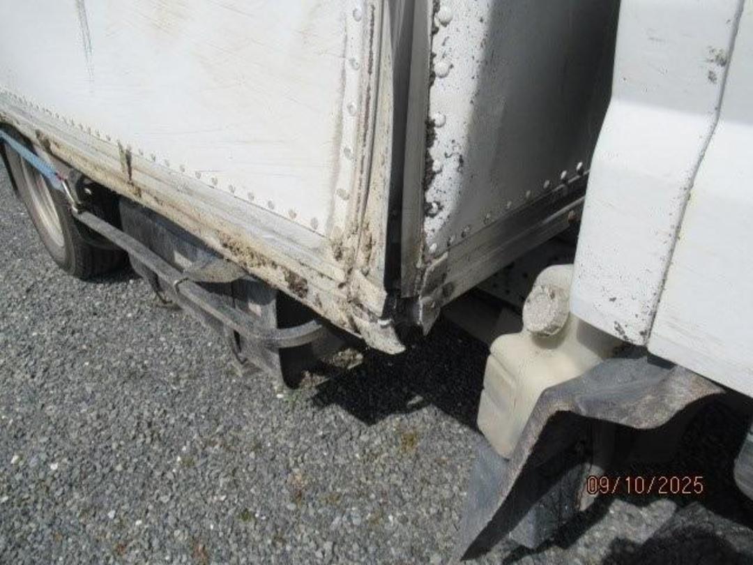 Photo '10' of Fuso Canter Box Body