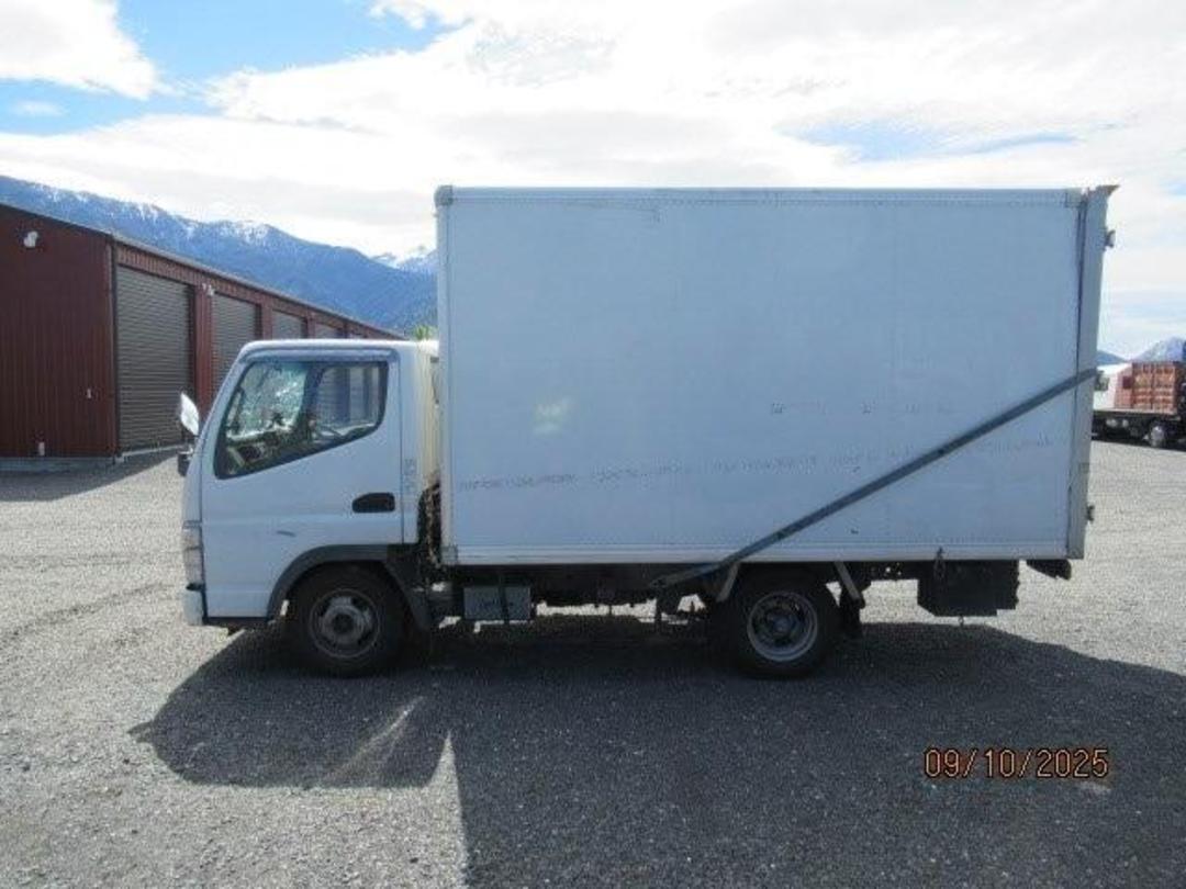 Photo '4' of Fuso Canter Box Body
