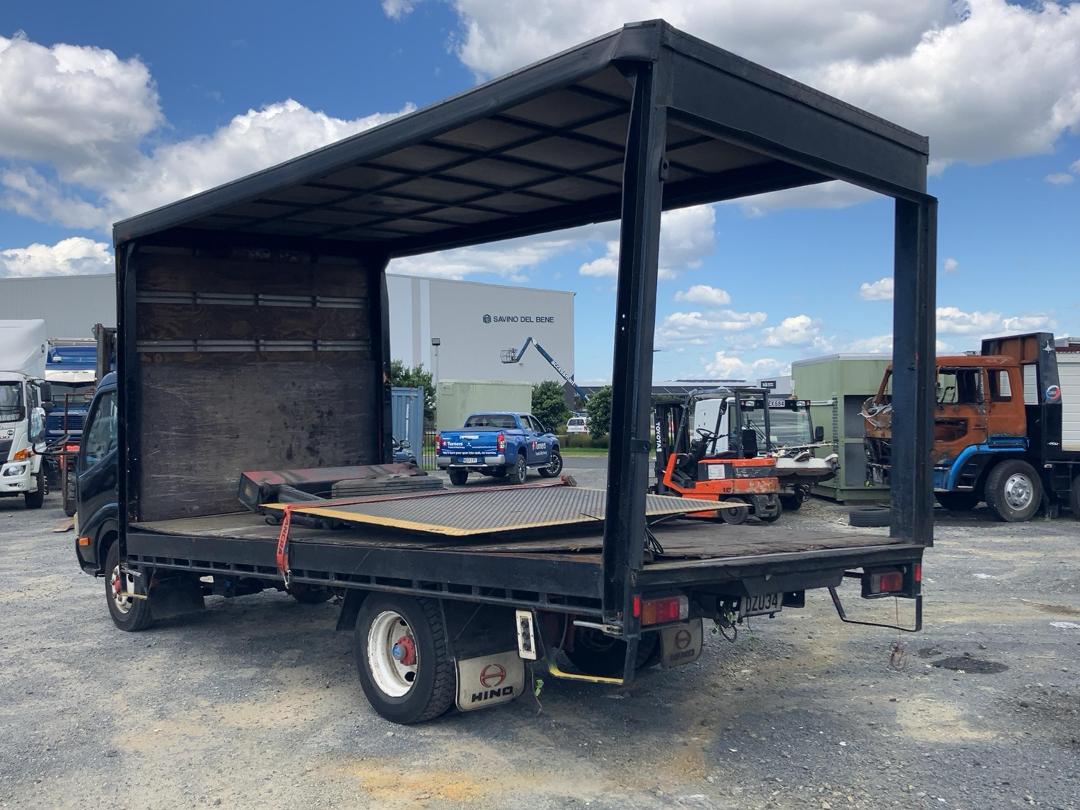 Photo '6' of Hino 300 XZU427R-HKFTDQ3 Curtainsider Photo '6' of Hino 300 XZU427R-HKFTDQ3 Curtainsider