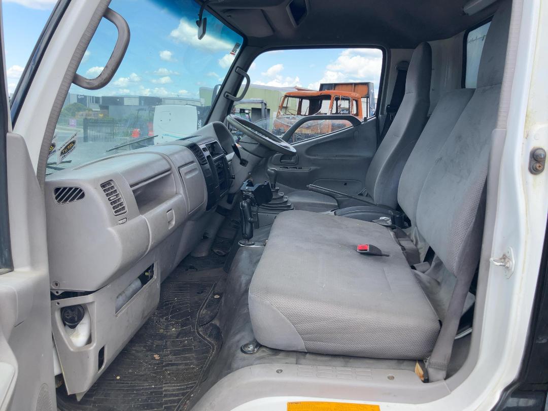 Photo '18' of Hino 300 XZU427R-HKFTDQ3 Curtainsider Photo '18' of Hino 300 XZU427R-HKFTDQ3 Curtainsider