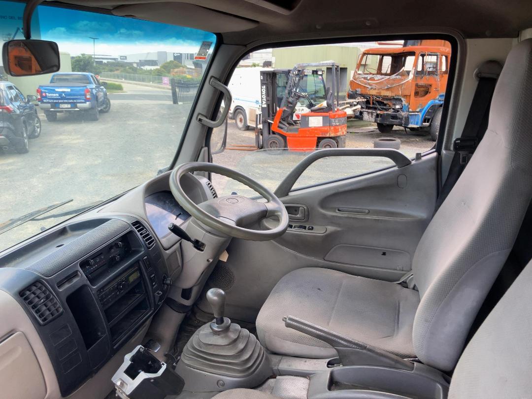 Photo '28' of Hino 300 XZU427R-HKFTDQ3 Curtainsider Photo '28' of Hino 300 XZU427R-HKFTDQ3 Curtainsider