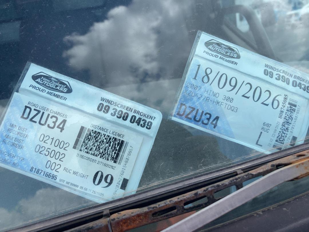 Photo '30' of Hino 300 XZU427R-HKFTDQ3 Curtainsider Photo '30' of Hino 300 XZU427R-HKFTDQ3 Curtainsider