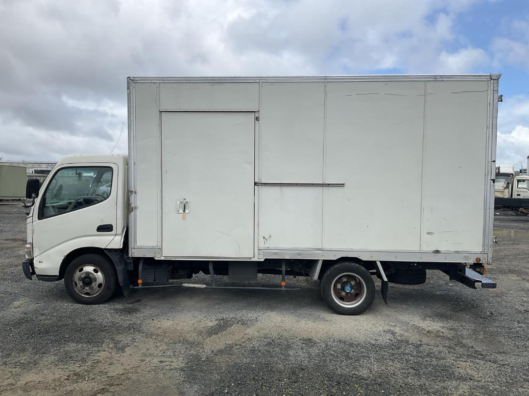 Photo '7' of Hino Dutro Box Body