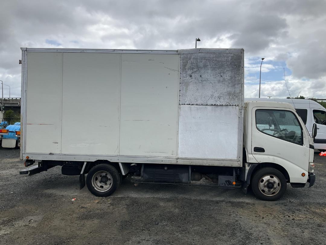 Photo '3' of Hino Dutro Box Body
