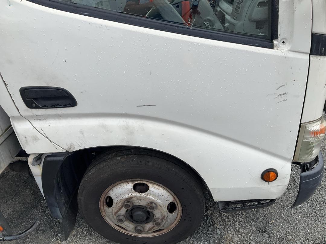 Photo '25' of Hino Dutro Box Body