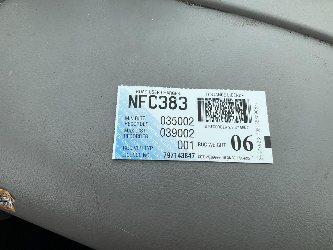 Photo '28' of Hino Dutro Box Body