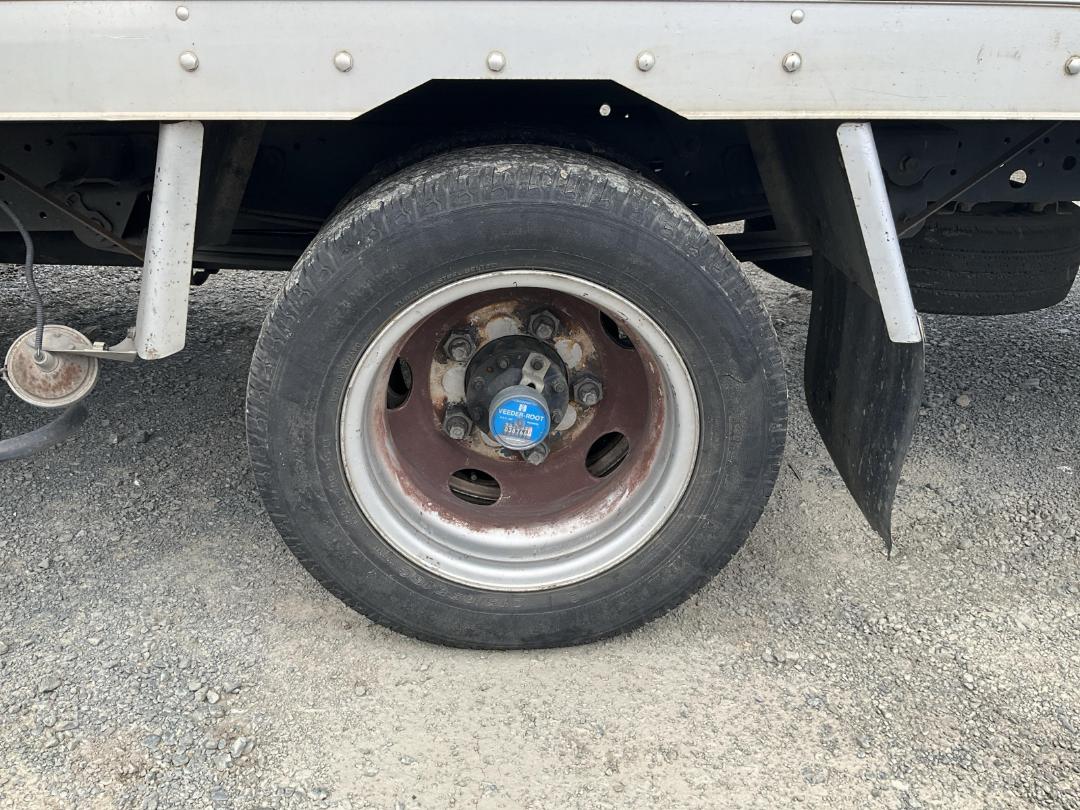 Photo '32' of Hino Dutro Box Body