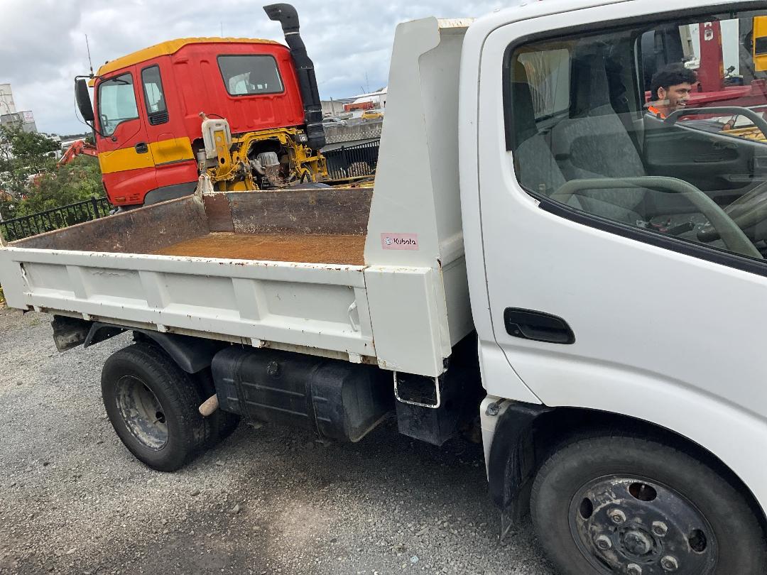 Photo '3' of Hino Dutro Tipper