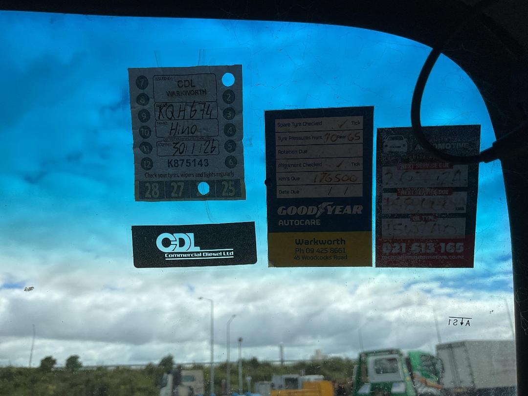 Photo '27' of Hino Dutro Tipper