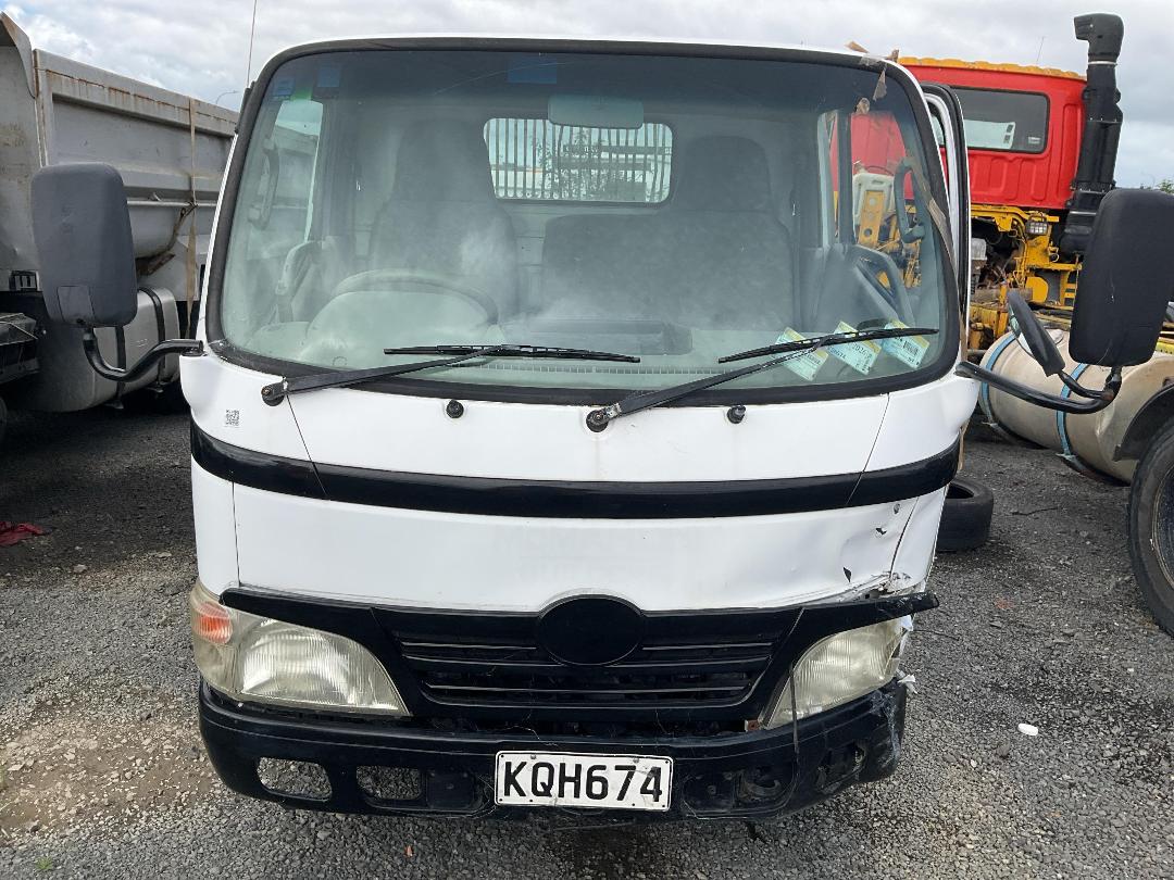 Photo '10' of Hino Dutro Tipper