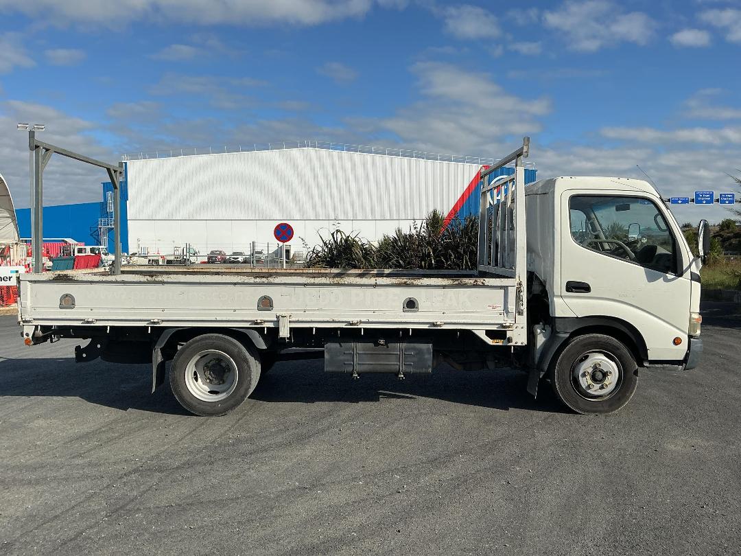 Photo '3' of Hino Dutro Flat Deck