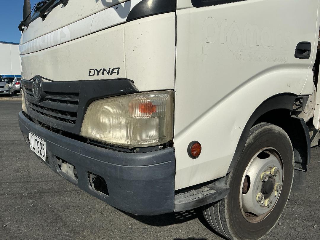 Photo '18' of Hino Dutro Flat Deck