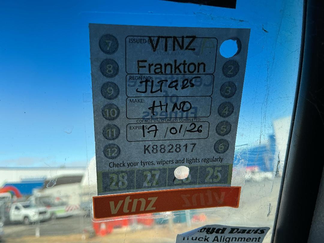 Photo '37' of Hino Dutro Flat Deck