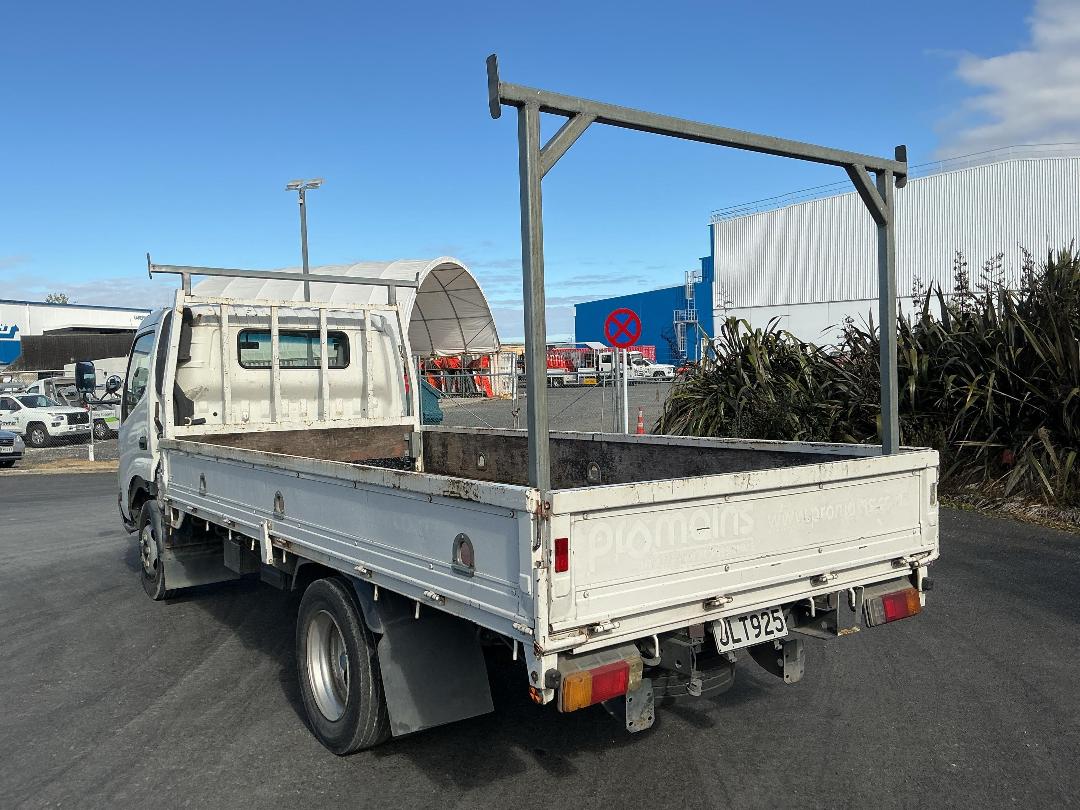 Photo '38' of Hino Dutro Flat Deck