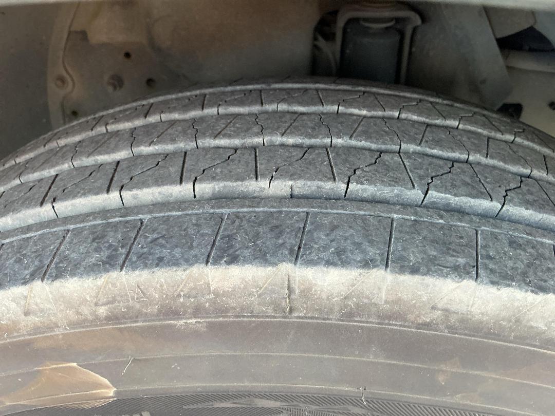 Photo '47' of Hino Dutro Flat Deck