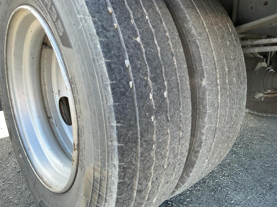 Photo '50' of Hino Dutro Flat Deck