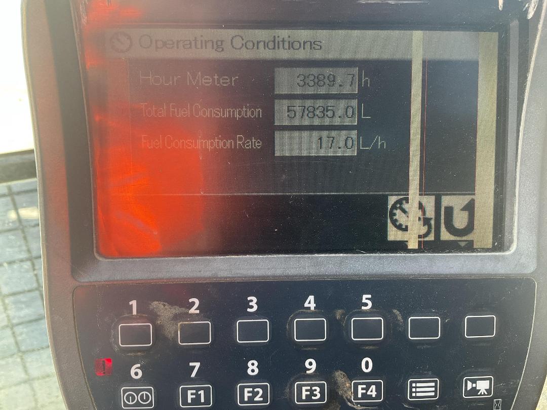 Photo '12' of Hitachi ZX225 USRK Excavator Photo '12' of Hitachi ZX225 USRK Excavator