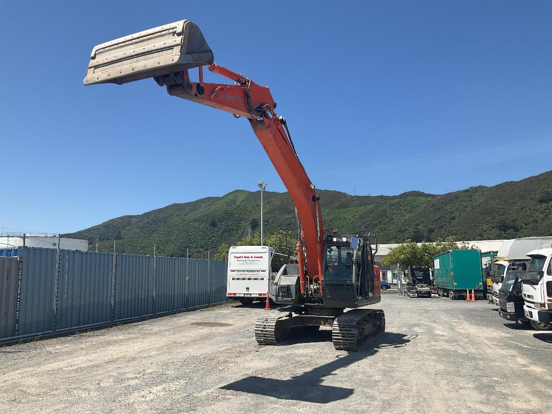 Photo '17' of Hitachi ZX225 USRK Excavator Photo '17' of Hitachi ZX225 USRK Excavator