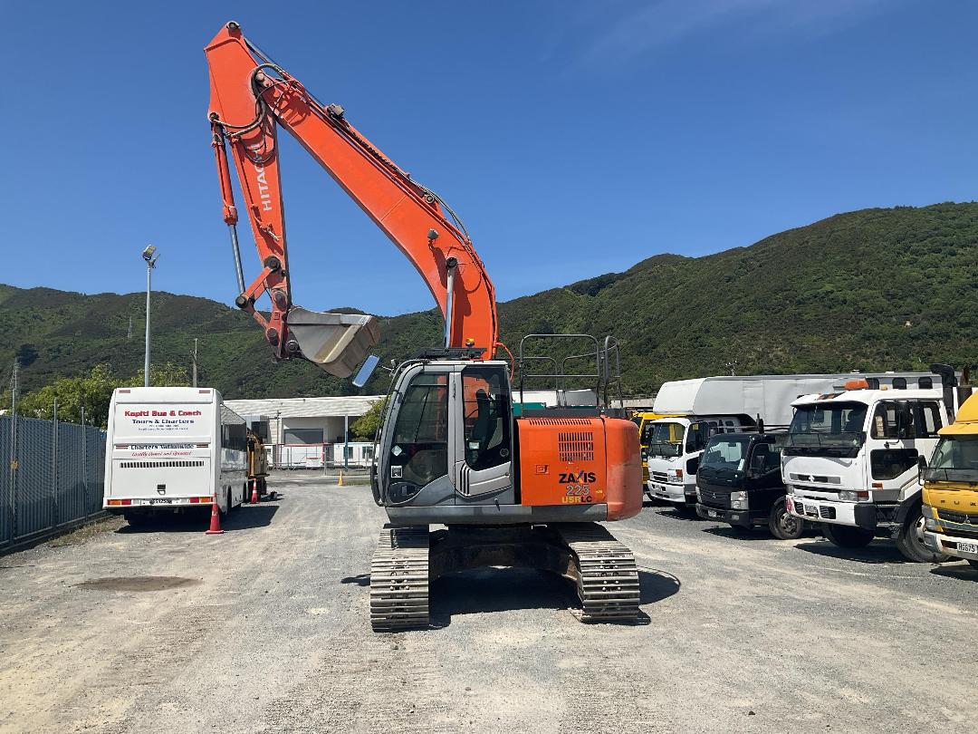 Photo '18' of Hitachi ZX225 USRK Excavator Photo '18' of Hitachi ZX225 USRK Excavator
