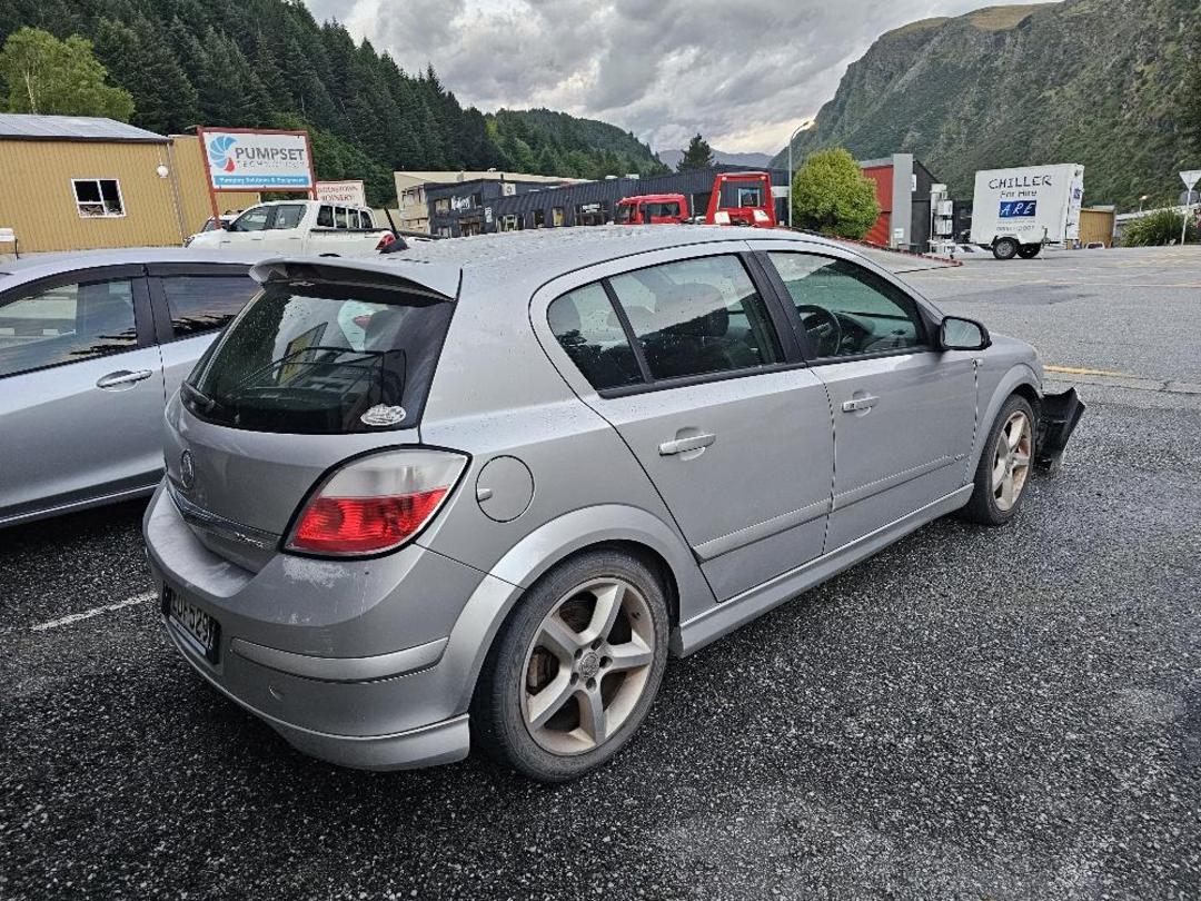 Photo '4' of Holden Astra SRI