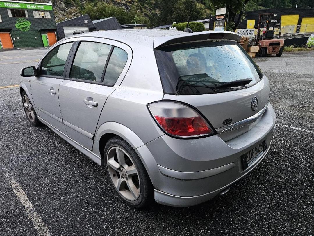 Photo '6' of Holden Astra SRI