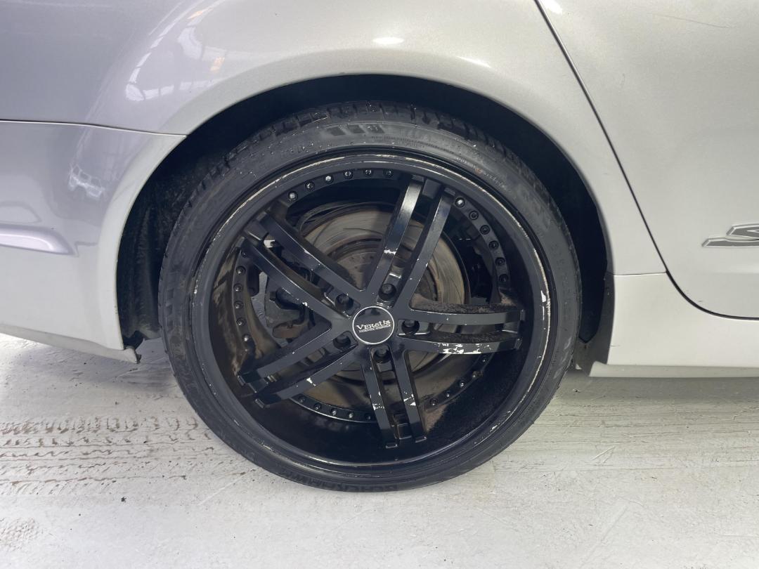 Photo '12' of Holden Commodore Photo '12' of Holden Commodore