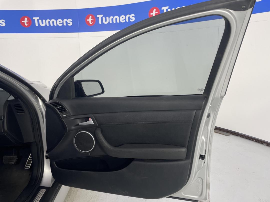 Photo '15' of Holden Commodore Photo '15' of Holden Commodore