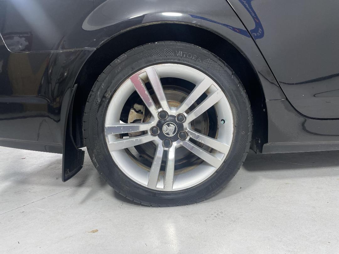 Photo '12' of Holden Commodore Photo '12' of Holden Commodore