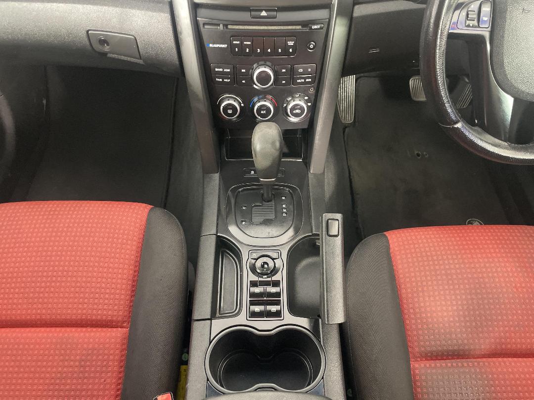 Photo '18' of Holden Commodore Photo '18' of Holden Commodore