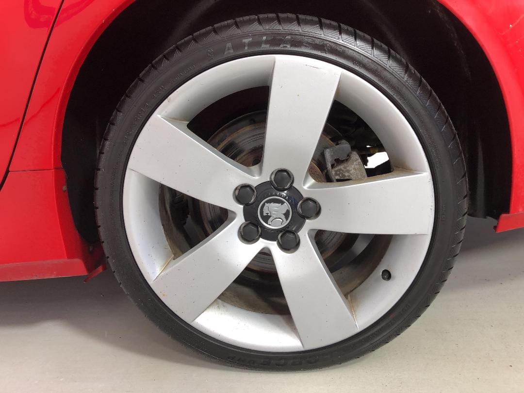 Photo '8' of Holden Commodore GTR