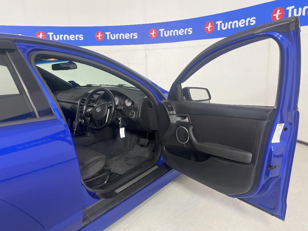 Photo '15' of Holden Commodore Photo '15' of Holden Commodore